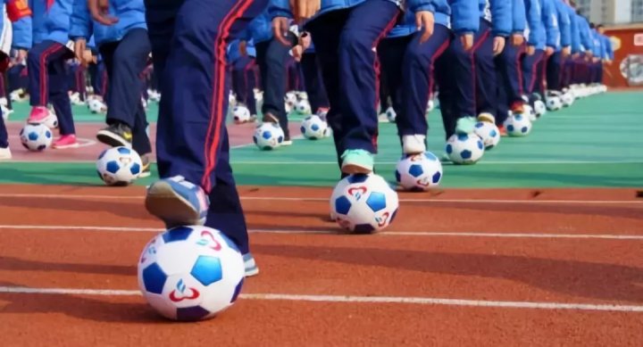 2017年中考体育足球技巧技术动作要领及提高分数！