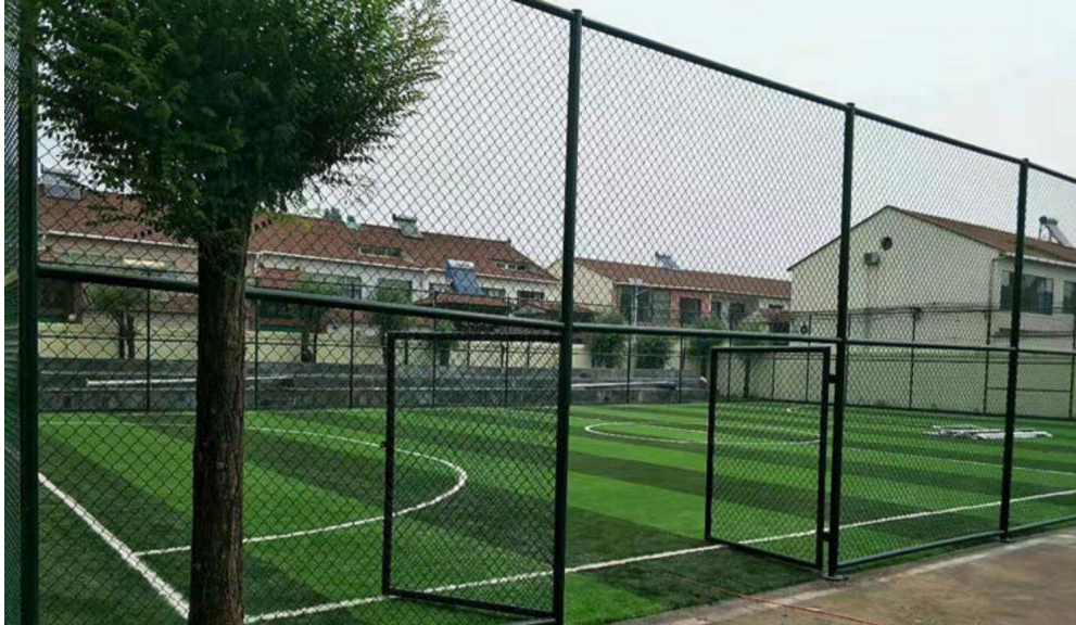 球场围栏网是专为体育场体育场设计的新型防护产品属于场地围网