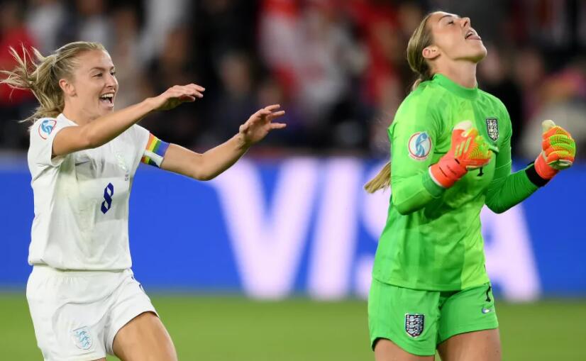 莉亚·威廉姆森在 2022 年欧洲杯半决赛中将玛丽·厄普斯的救球评为“不可思议”