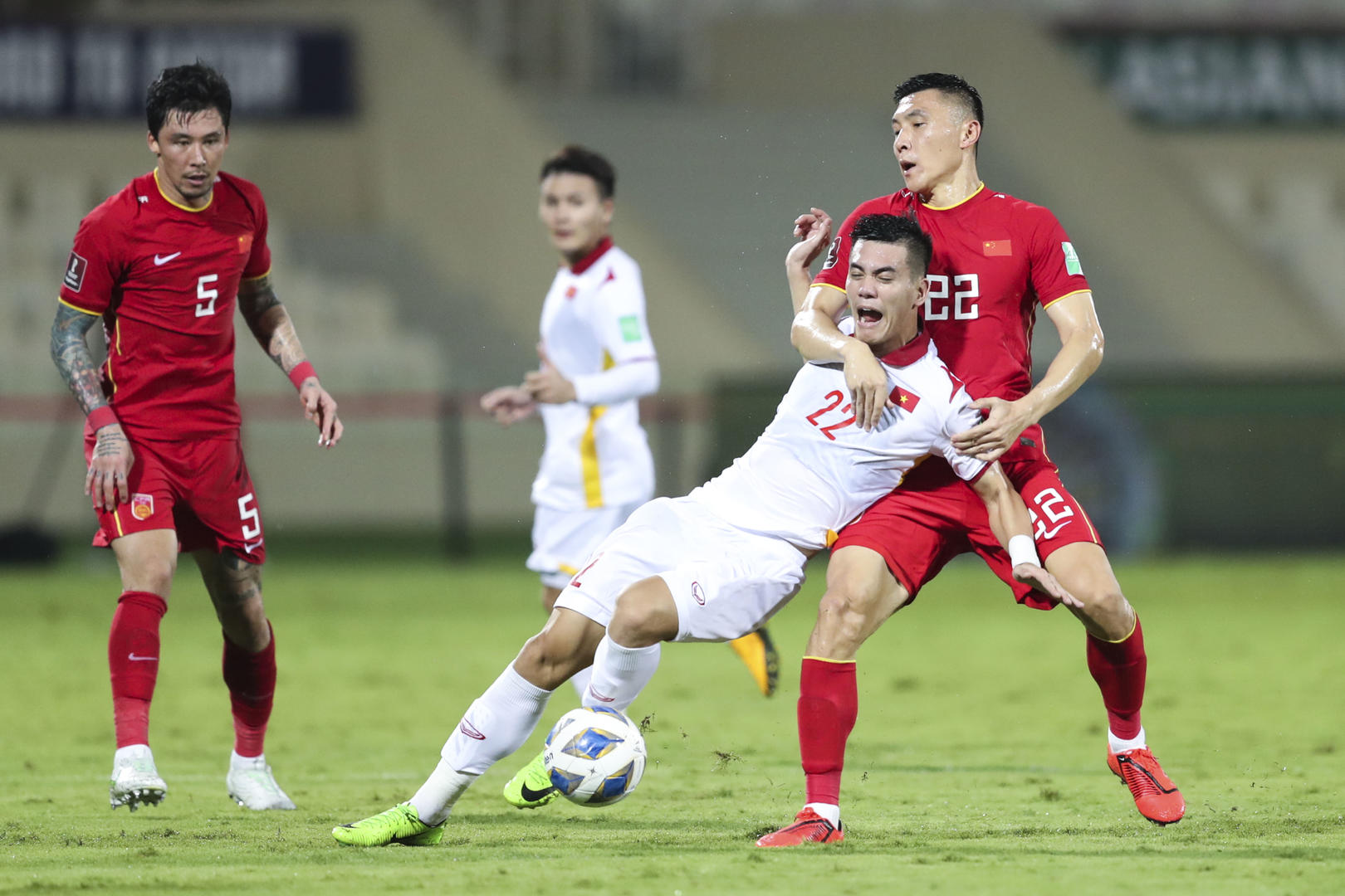 东亚杯国足0比0日本队日本队传到越南，当地媒体纷纷表示