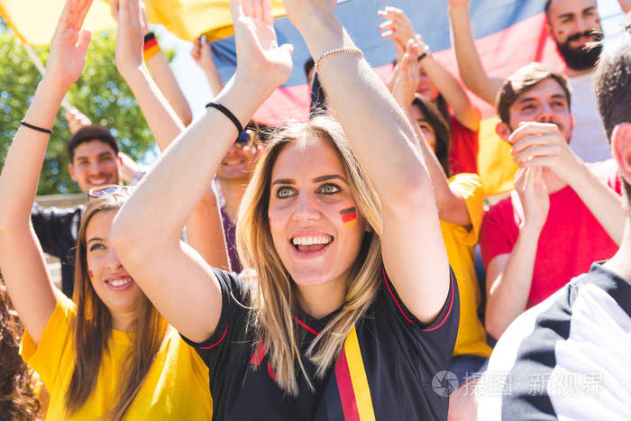 
德国足球屡次站在了世界的巅峰正是其许多